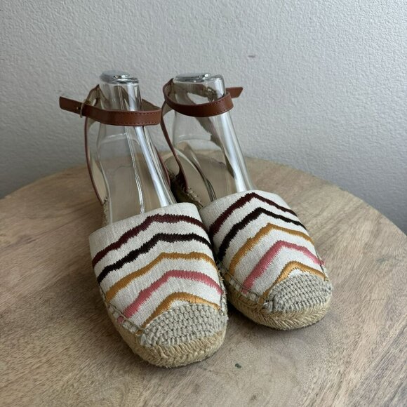 Ann Taylor Isabella Zebra Womens Espadrilles Flats Striped Pattern Canvas Size 9 - Picture 2 of 9